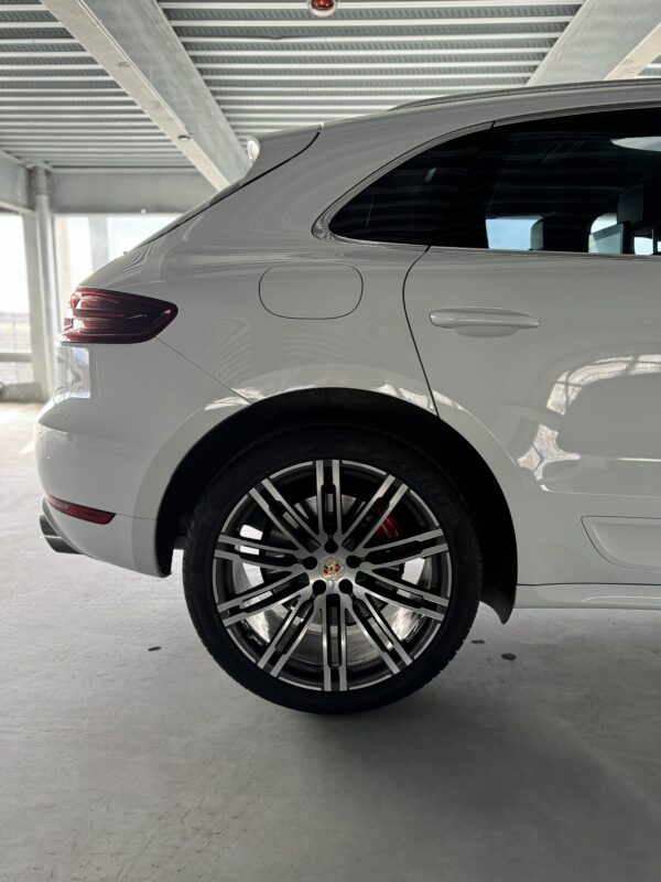 Porsche Macan Turbo – Image 9